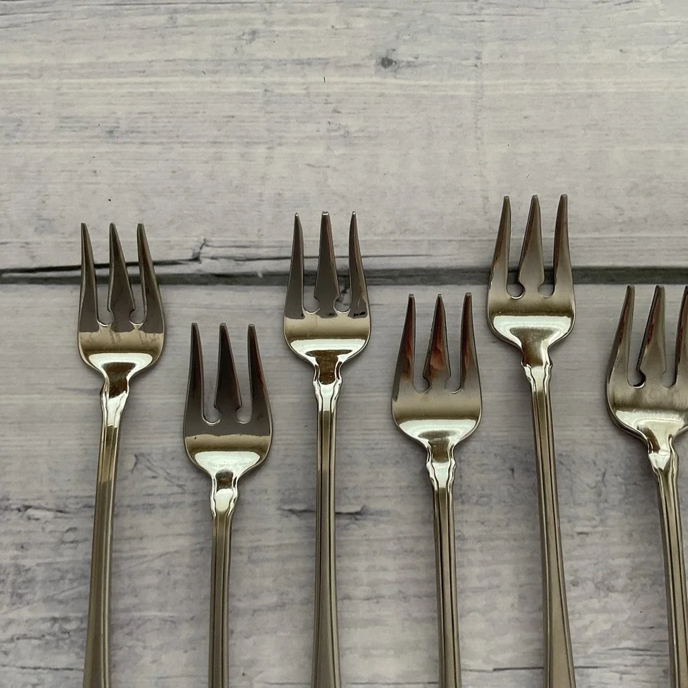 Oneida Distinction Deluxe HH VALERIE Stainless Flatware Cocktail Forks Set Of 10